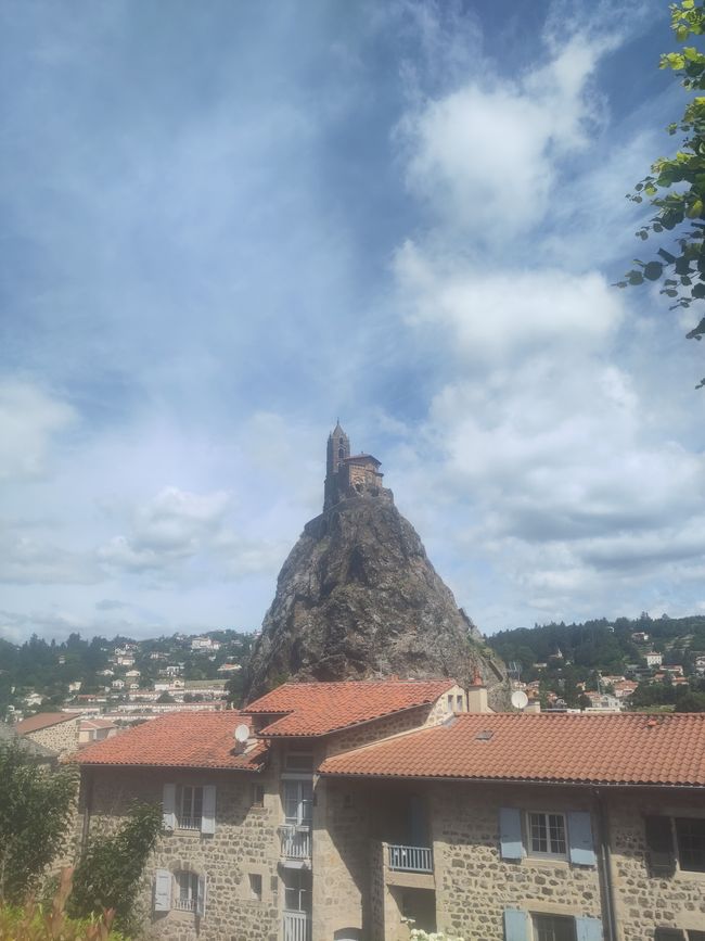 sur le plateau d'Aubrac, à Le Puy-en-Velay et jusqu'au Rhône...