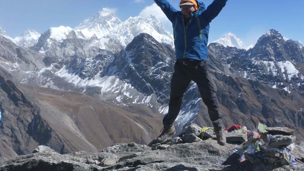 Auf dem Gokyo Ri mit dem Mt.Everest hinter mir 