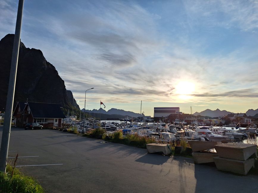 vorbei an der Marina Richtung Berg