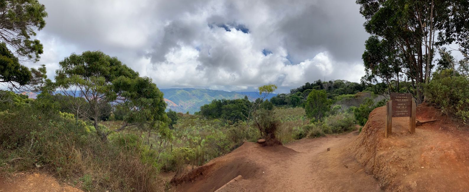 D19 - Yoga, Running and hiking Kukui trail in Waimea canyon with some surprises