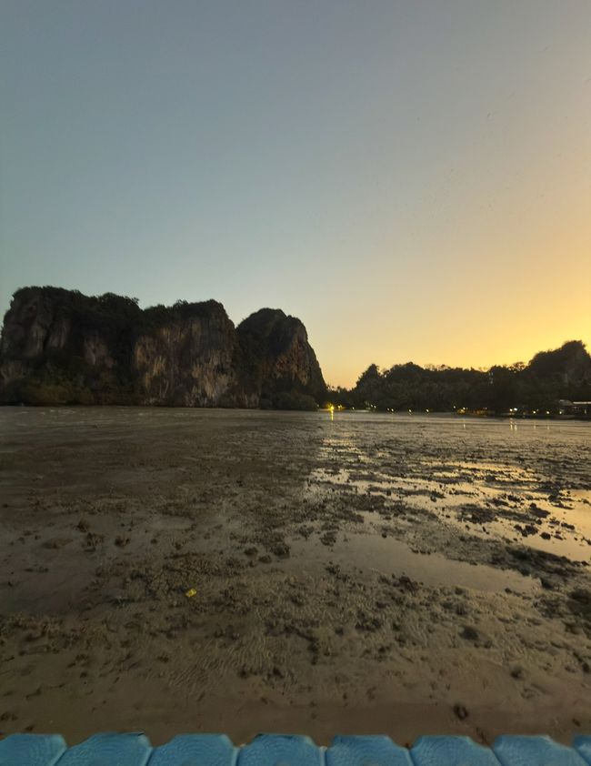 Marée à coucher de soleil (pas de tsunami)