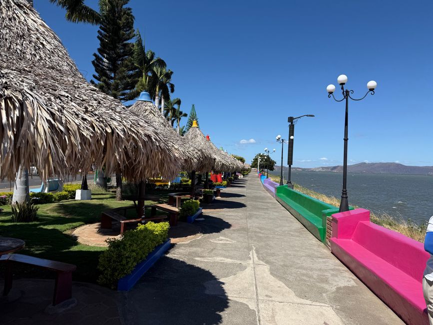 Lago di Managua (Lago Xolotlán) con il vulcano Momotombo
