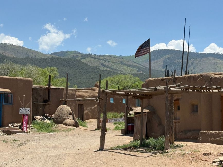 Die einzige Fahne im Pueblo - ein "etwas eigenartiger" Veteran des Vietnamkriegs