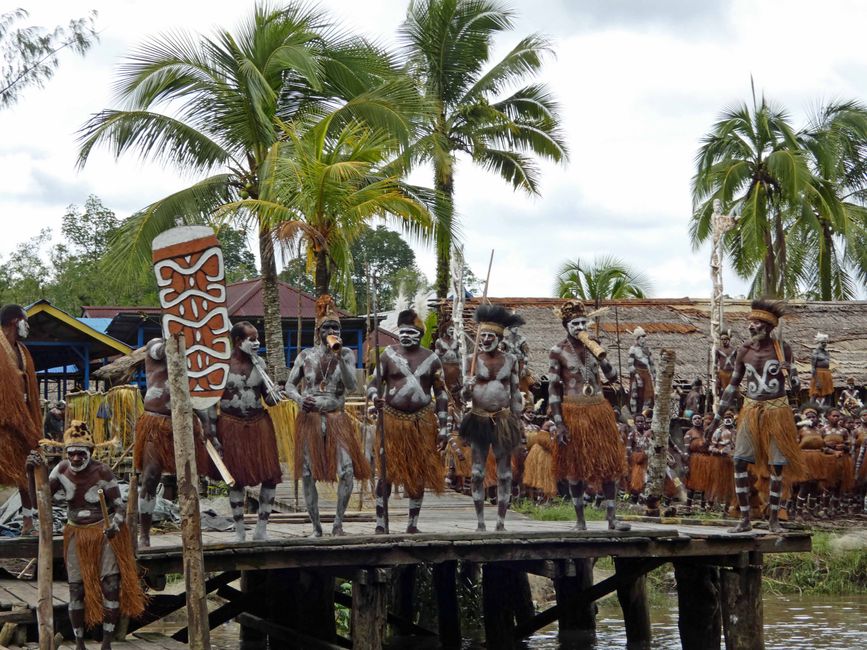 Per, Agats, Nueva Guinea Occidental, Indonesia