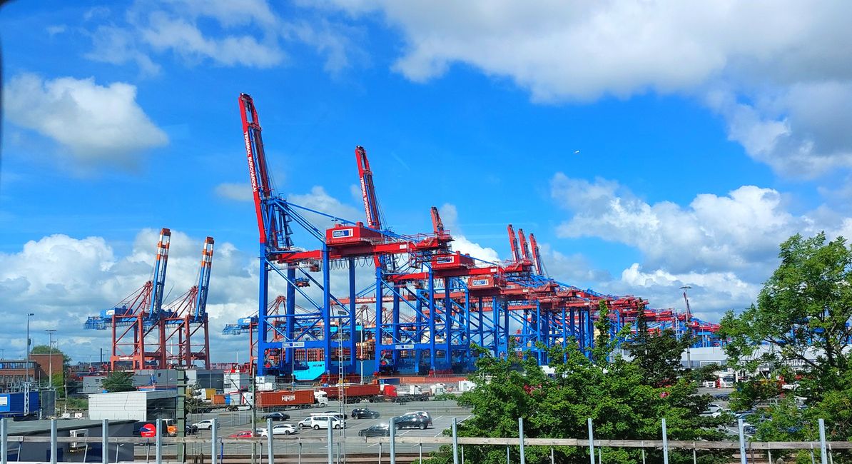 Hamburg Hafen, kurz hinter dem Elbtunnel 