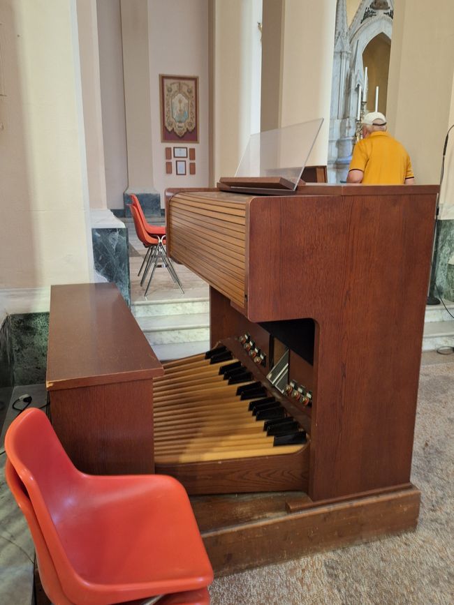 Kleine Orgel in der Kirche 