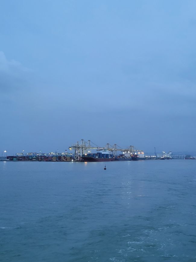 Día 114 y 115 de 175: Crucero por el mundo - Semarang/Java y día de mar
