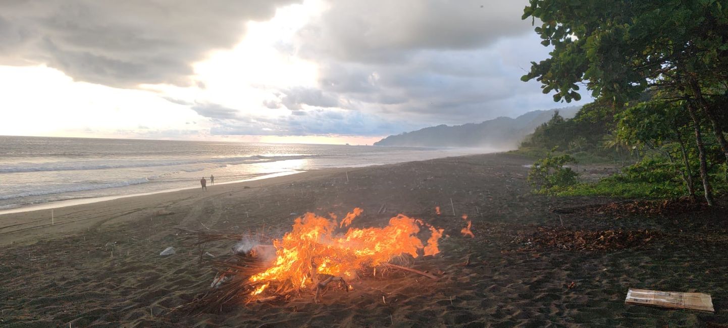Fuoco nonostante la forte pioggia