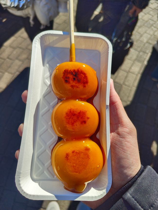 Dangos mit süßlicher Sojasaucenglasur