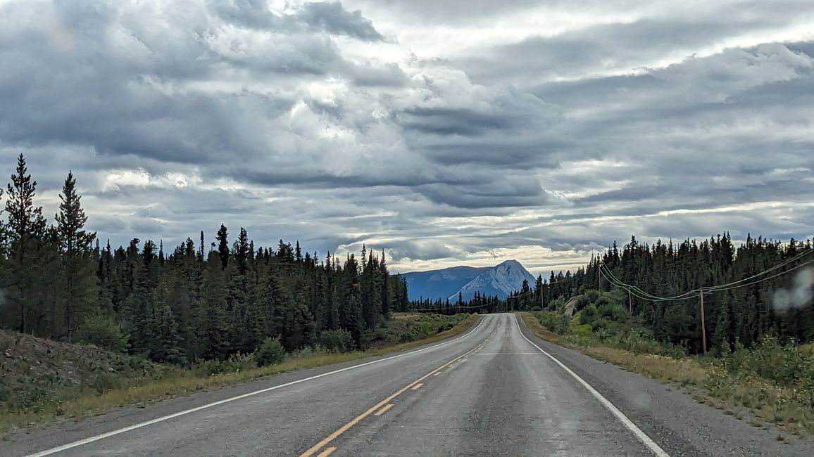 Day 20: Boya Lake - Marsh Lake: a long travel day in the Yukon