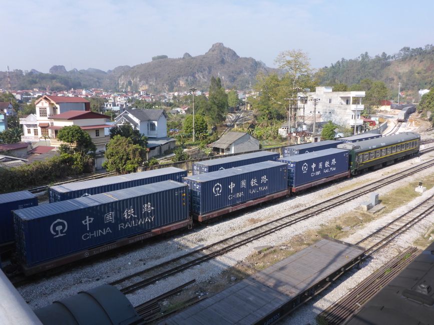 Many trucks with containers in the border area to China