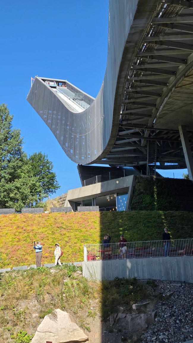 Die Homenkollschamze ein gigantischer Bau