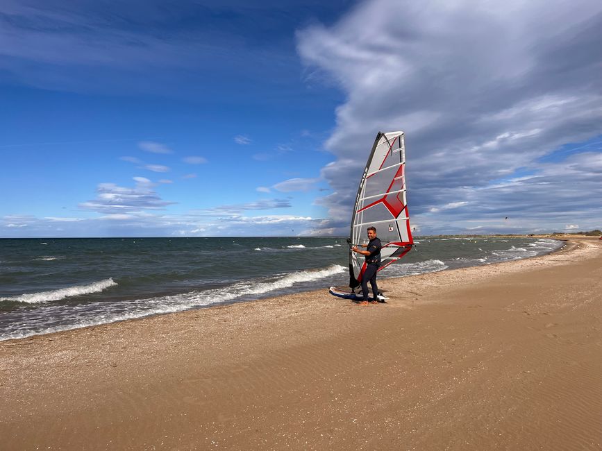 At the beginning of September, the surf spots in Riumar are not exactly crowded