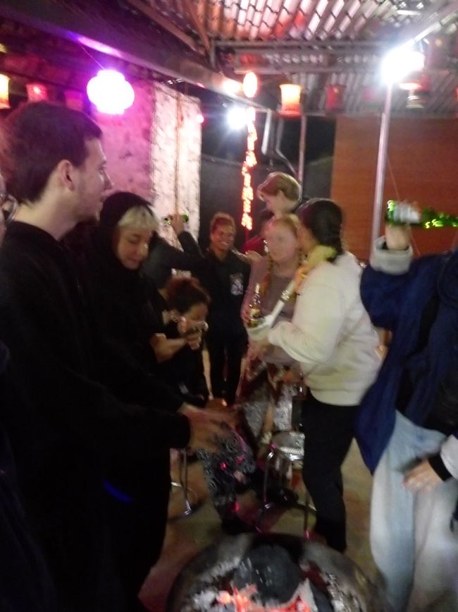 Feuerschale und Karaoke