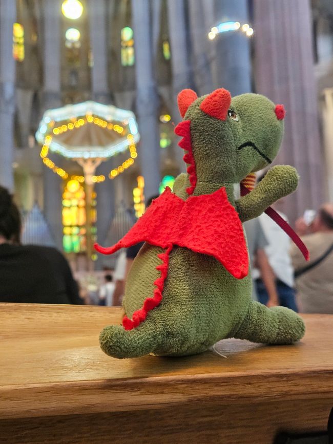 Drache "Kurti" stammt aus Barcelona. Am 23.04. wird hier Sant Jordi gefeiert, zu dem diese Drachen verkauft werden