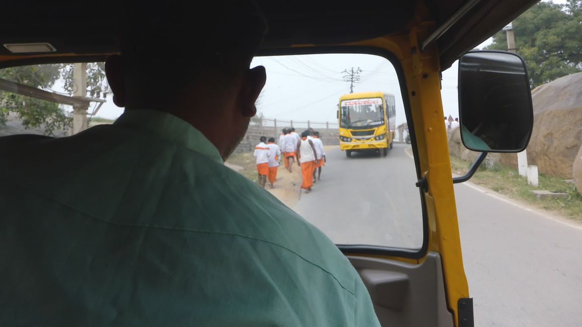 Mit dem Tuk Tuk 13 km nach Hampi