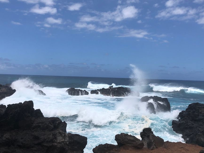 Les vagues montent en geyser