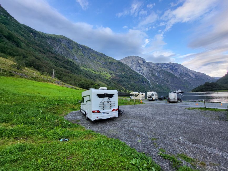 Etiqueta 11 - Bakka en Næroyfjorden sobre Vossevangen y Viking Valley en Gudvangen