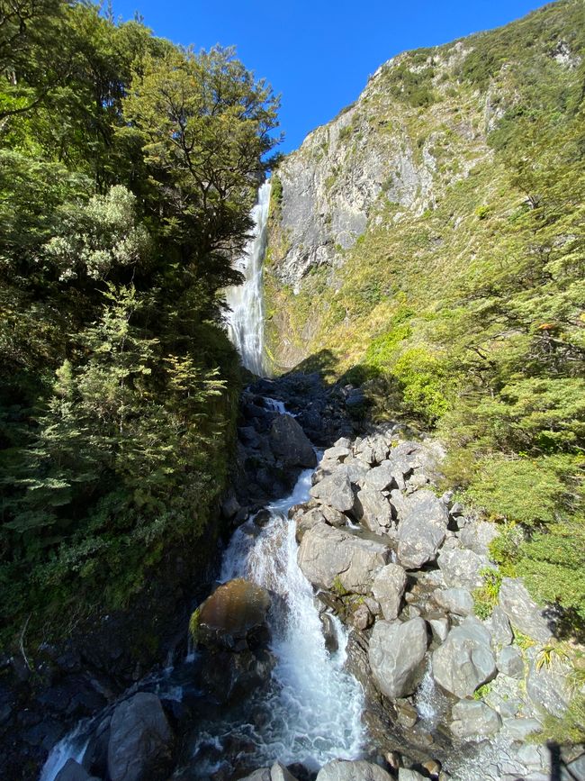 Devil's Punchbowl Waterfall