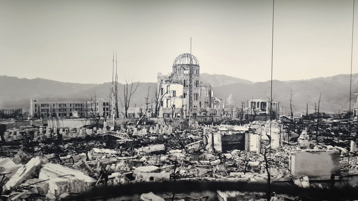 1945 wurde die ganze Stadt von der Druckwelle der ersten Atombombe plattgemacht.