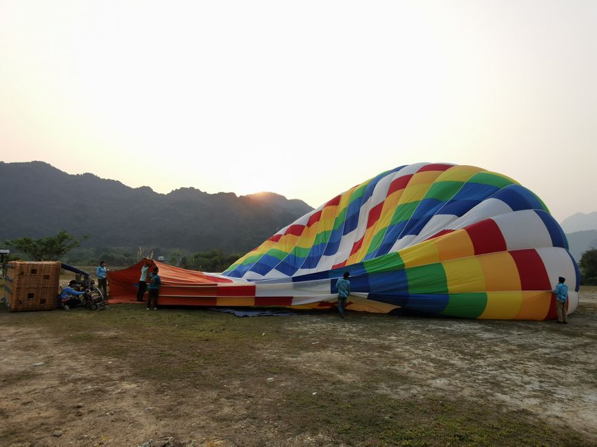 Continuing the journey to Vang Vieng - Hike to the Silver Cross Viewpoint and hot air balloon ride