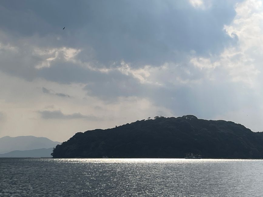 25.Capítulo: Un hermoso pueblo pesquero deshabitado y sentados en una maceta en Amanohashidate