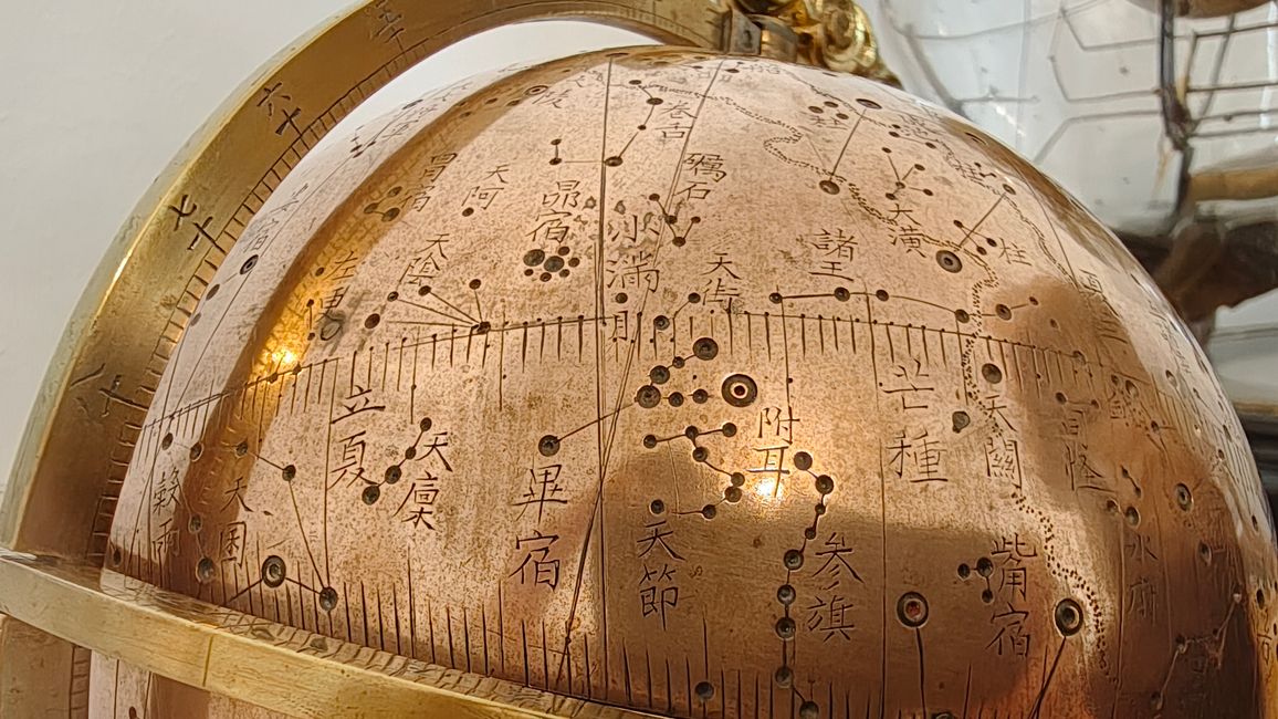 Chinesischer Globus mit Uhrwerk