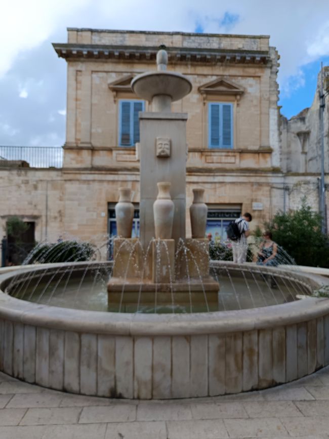 Alberobello, die Stadt aus weißen Zipfelmützen