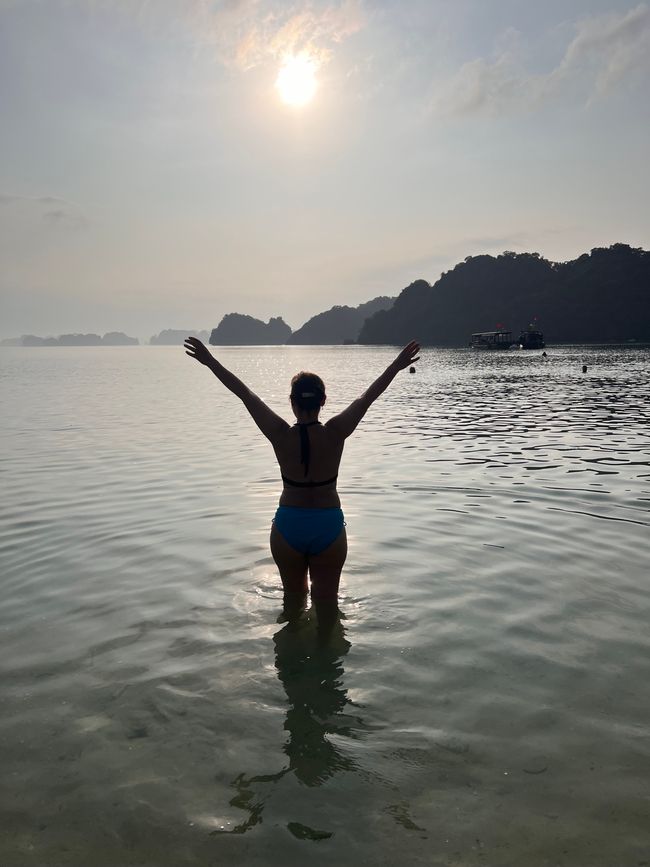 Day 13 and 14 - Small cruise 🛳️ on Ha Long Bay