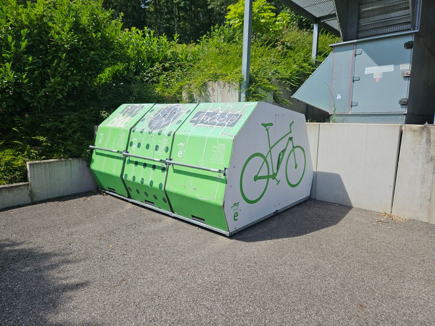 Le garage à vélos du milieu est le nôtre