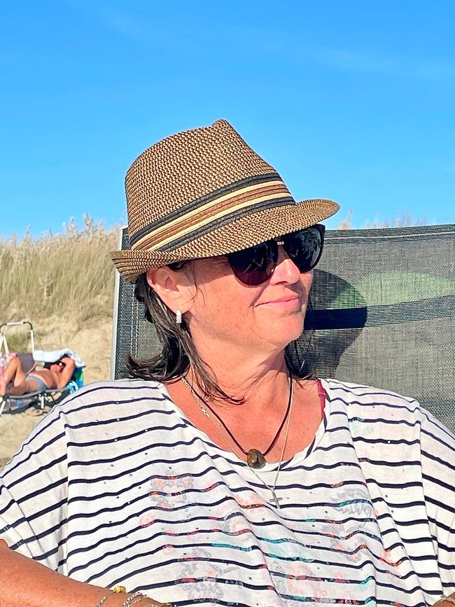 Wer sooo lange am Strand sitzt wie Icke, braucht einen Sonnenhut.