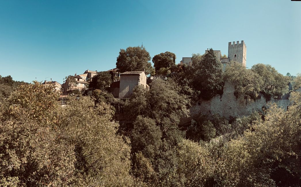Esparron-de-Verdon,  eines der pittoresken Dörfer an der Trans Verdon