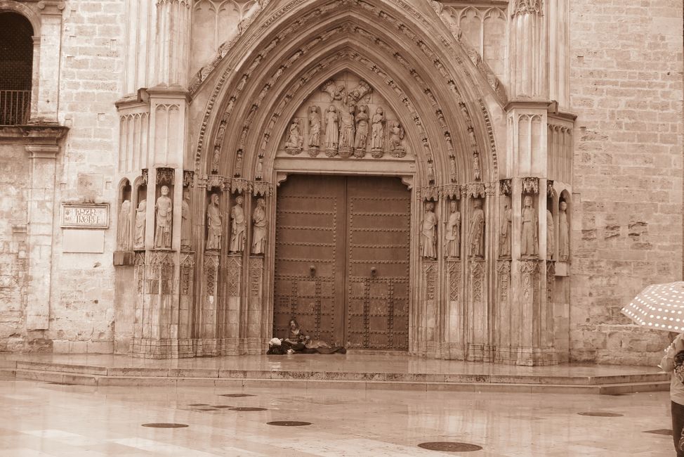Puerto de los Apóstoles, gotisches Tor der Kathedrale von Valencia
