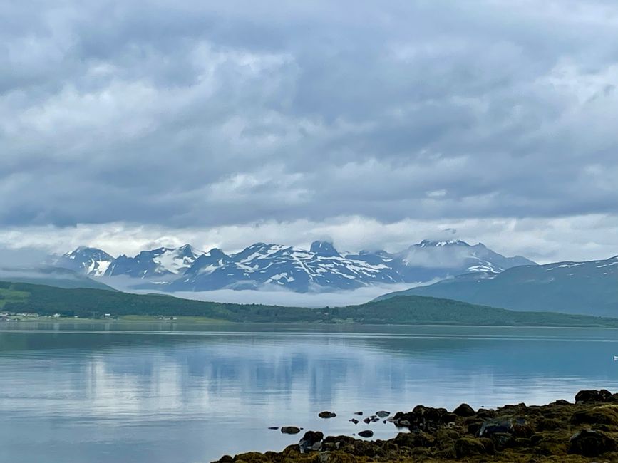 Der Blick Richtung Fjord auf der Anreise