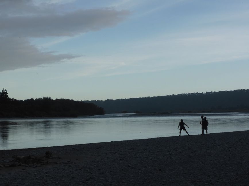 D'abord vers le fleuve