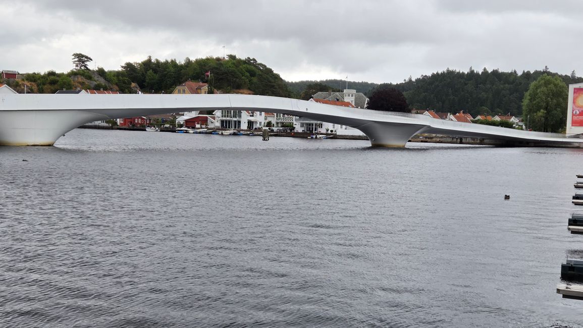 Die Fußgängerbrücke in Mandal