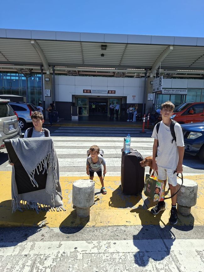 12:10 Segunda parada - dejamos a los niños en el aeropuerto