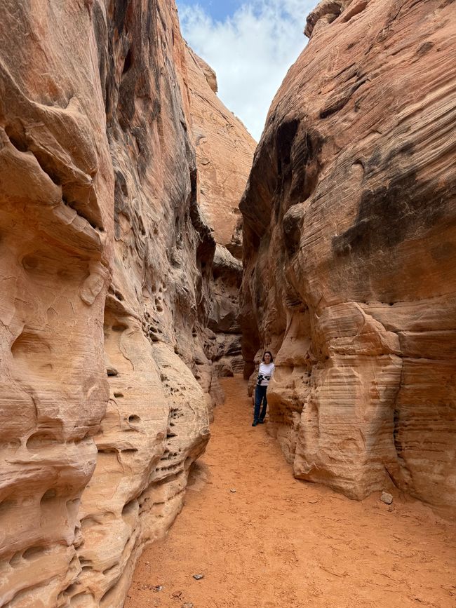 White Domes Trail - The Slot