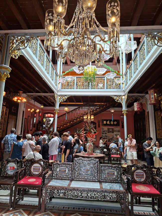 This place used to be the home of a rich Hokkien merchant. 