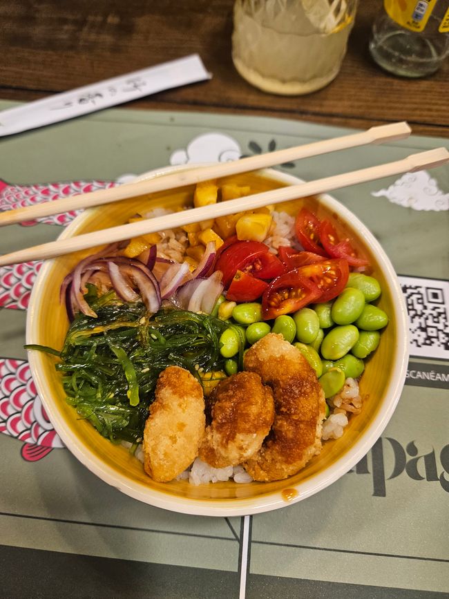 Poke-Bowl mit Shrimps