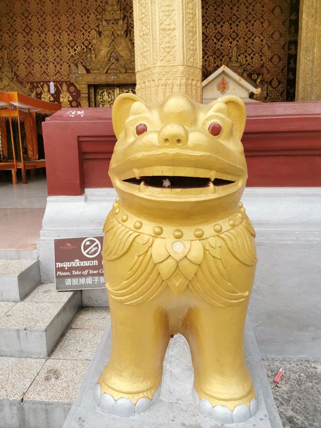 ... I'll plan to hike up to Phou Si Stupa tomorrow ...