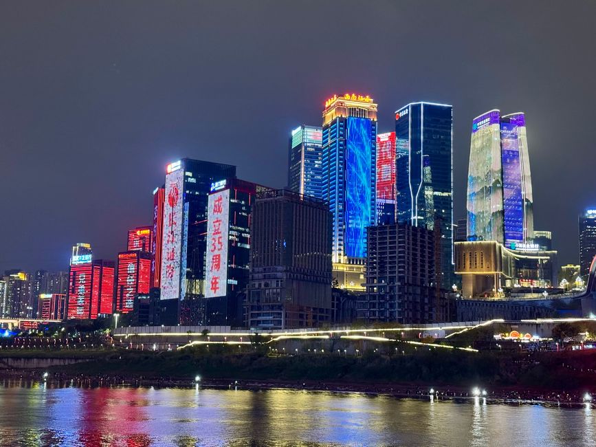 With the Bullet Trains 🚅
CHINA 🇨🇳 & JAPAN 🇯🇵 Discovering      
Part 3: Chongqing
