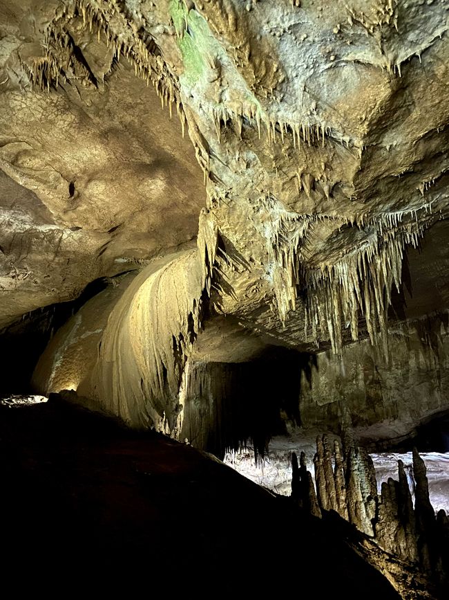 Tropfsteinhöhlenbesichtigung in Georgien - Prometheus Cave