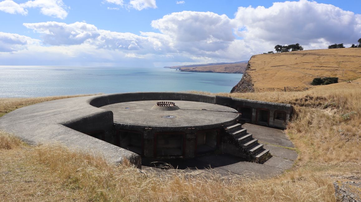 Die Geschützanlagen erinnern an den 2.WK