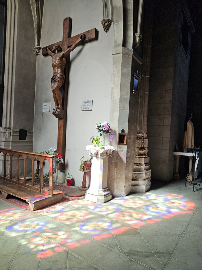 Lumière de fenêtre dans l'Église Saint-Donatien.