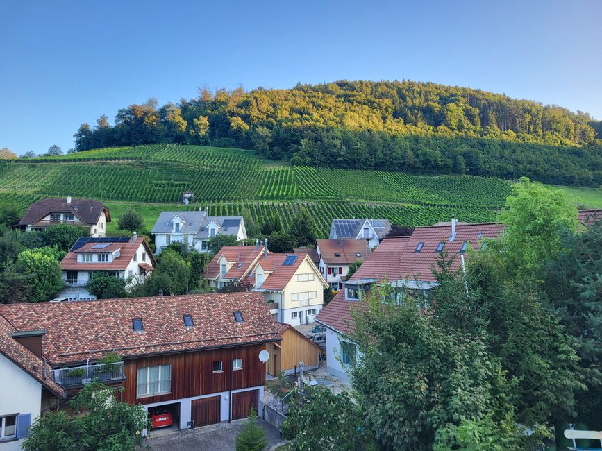 Das verschlafene Maisprach, Blick von Papas und Doris Balkob