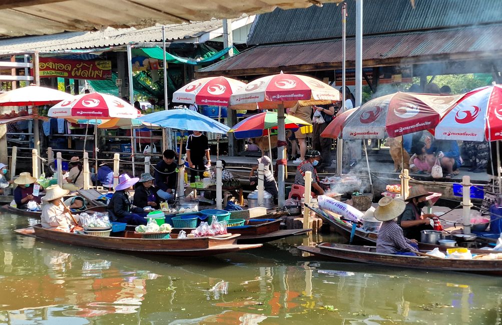 Mercado flotante local Takha