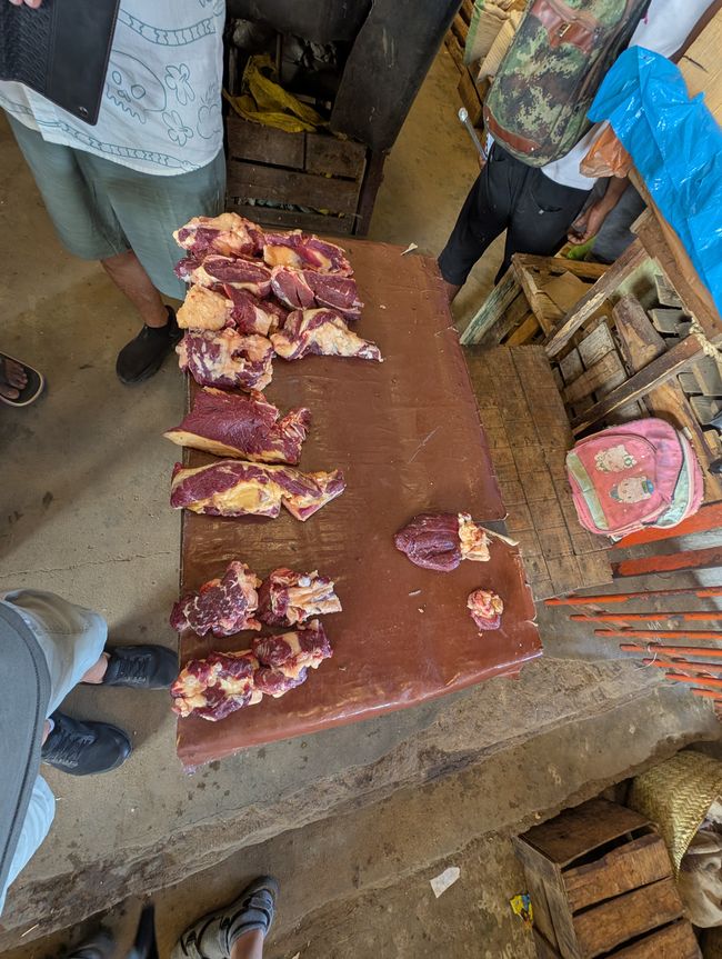 带很多苍蝇的肉