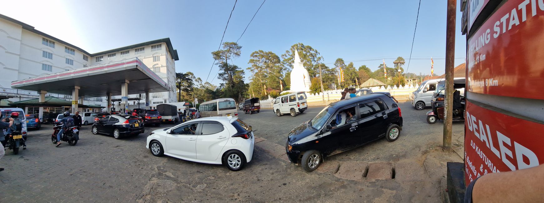 Filas de coches en cada gasolinera