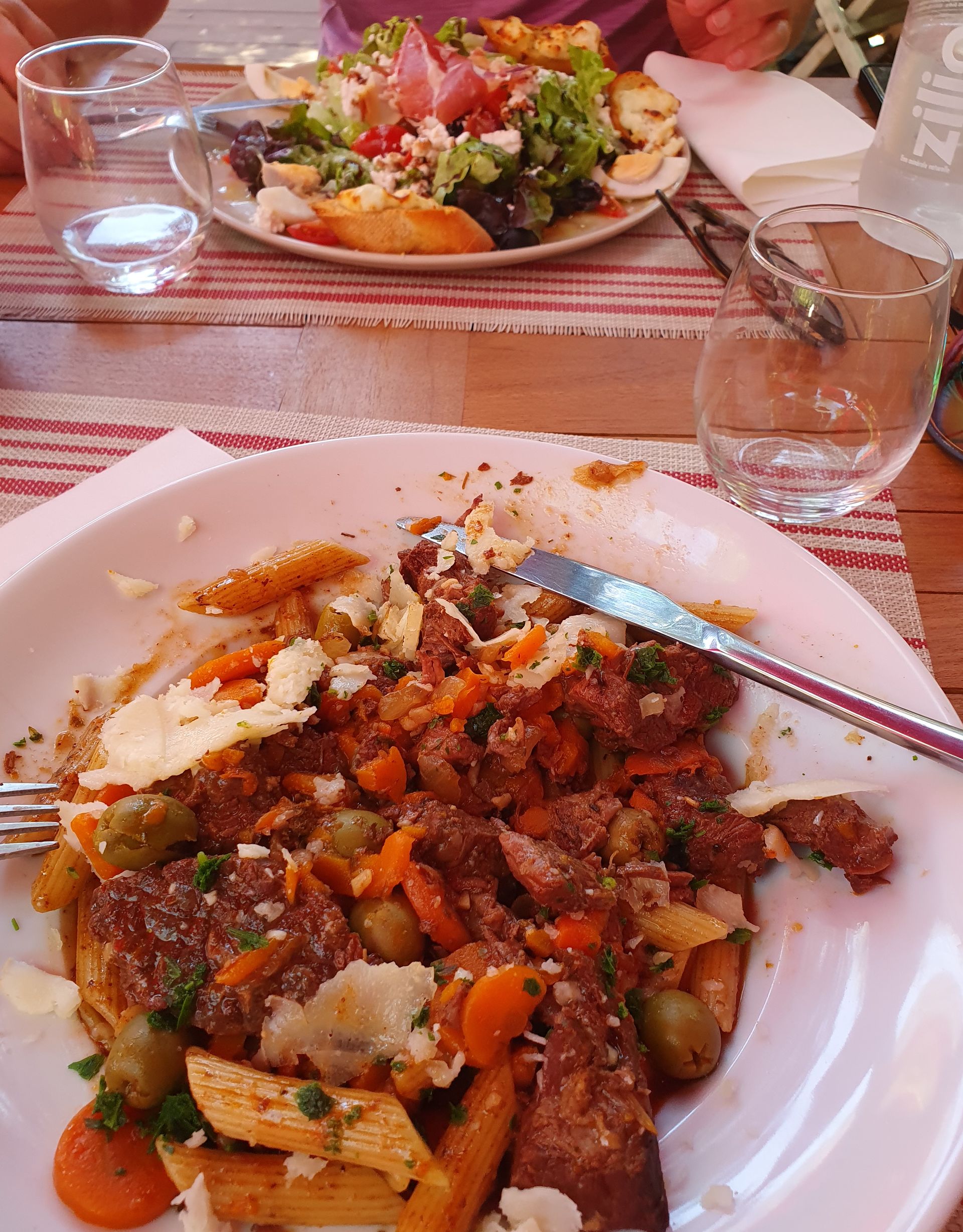 Sauté de ternera y Ensalada...